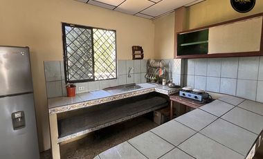 Casa de venta en Machala - Av. Los Ceibos – código:21720