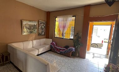 Casa de venta en En la Ciudad de Machala - Av. Los Ceibos – código:21720