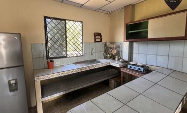 Casa de venta en En la Ciudad de Machala - Av. Los Ceibos – código:21720