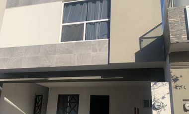 Casa seminueva Apodaca Acanto Residencial