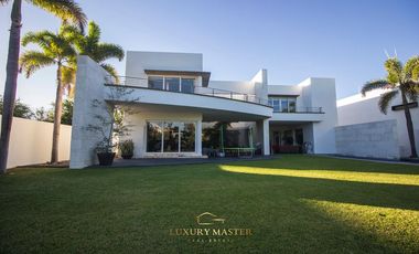 Casa en Venta en Las Lomas Club de Golf