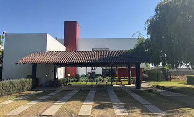 Casa Residencial en Venta  dentro de privada a una cuadra del Parque Bicentenario, Ave, Tecnológico, Ave, Estado de México y  zona de La Asunción.