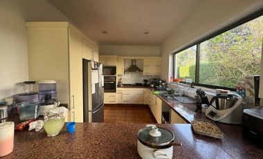 Casa Residencial en Venta  dentro de privada a una cuadra del Parque Bicentenario, Ave, Tecnológico, Ave, Estado de México y  zona de La Asunción.