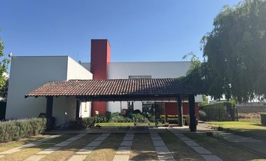 Casa Residencial en Venta  dentro de privada a una cuadra del Parque Bicentenario, Ave, Tecnológico, Ave, Estado de México y  zona de La Asunción.