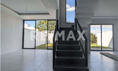 CASA EN VENTA - (3)