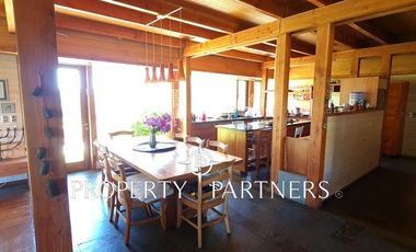 Espectacular casa en un entorno soñado.-