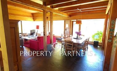 Espectacular casa en un entorno soñado.-