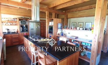 Espectacular casa en un entorno soñado.-