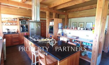 Espectacular casa en un entorno soñado.-