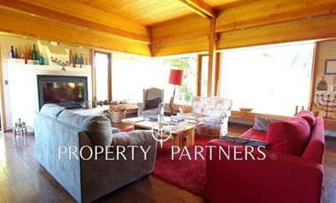 Espectacular casa en un entorno soñado.-