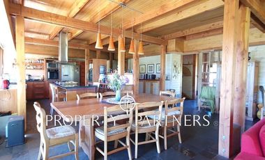 Espectacular casa en un entorno soñado.-