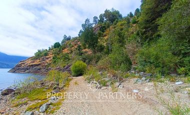 ¡Oportunidad! Exclusivo terreno con 160 mt orilla de lago