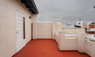 PH 3 Ambientes con Patio y Terraza Propia. Sin Expensas