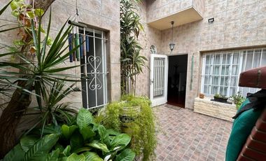PH 3 Ambientes con Patio y Terraza Propia. Sin Expensas