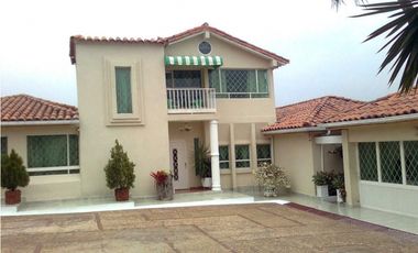 VENDO HERMOSA VILLA 2.73 Has EN SILVANIA CERCA A BOGOTA