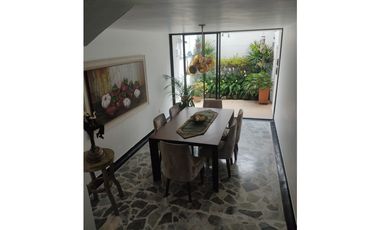 VENDO CASA 183 M2 CONJ CERRADO PEREIRA