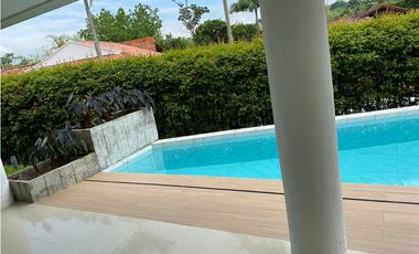 VENTA CASA CON PISCINA PRIVADA EN CONJUNTO CERRADO CERRITOS PEREIRA