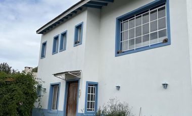 Muy Linda Casa en  venta o alquiler en Barrio La Emilia
