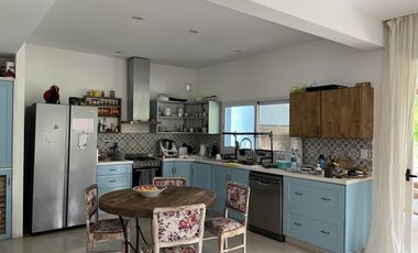Muy Linda Casa en  venta o alquiler en Barrio La Emilia