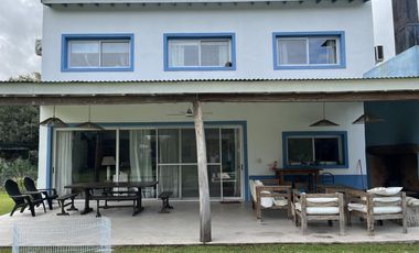 Muy Linda Casa en  venta o alquiler en Barrio La Emilia