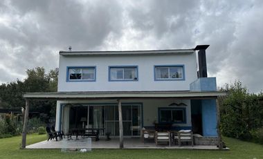 Muy Linda Casa en  venta o alquiler en Barrio La Emilia