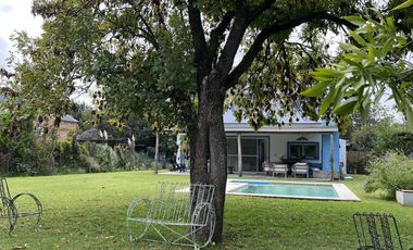 Muy Linda Casa en  venta o alquiler en Barrio La Emilia
