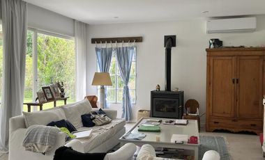 Muy Linda Casa en  venta o alquiler en Barrio La Emilia
