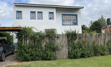 Muy Linda Casa en  venta o alquiler en Barrio La Emilia