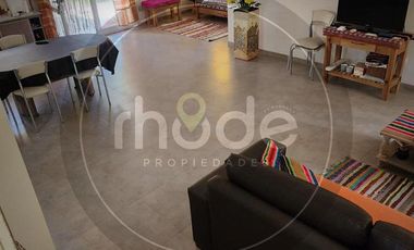 Calle Las Camelias e/ Av. 6 y 7 al 500 - Casa con tres dormitorios en Costa del Este