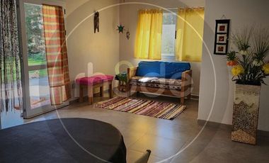Calle Las Camelias e/ Av. 6 y 7 al 500 - Casa con tres dormitorios en Costa del Este