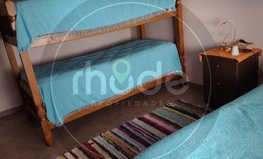 Calle Las Camelias e/ Av. 6 y 7 al 500 - Casa con tres dormitorios en Costa del Este