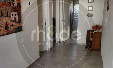 Calle Las Camelias e/ Av. 6 y 7 al 500 - Casa con tres dormitorios en Costa del Este