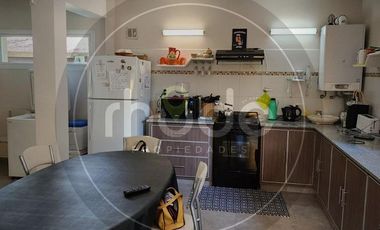 Calle Las Camelias e/ Av. 6 y 7 al 500 - Casa con tres dormitorios en Costa del Este