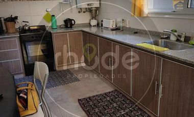 Calle Las Camelias e/ Av. 6 y 7 al 500 - Casa con tres dormitorios en Costa del Este