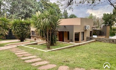 Alquiler. Casa en Country Club Chumamaya, Villa de Merlo.