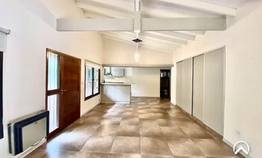 Alquiler. Casa en Country Club Chumamaya, Villa de Merlo.