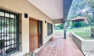Alquiler. Casa en Country Club Chumamaya, Villa de Merlo.