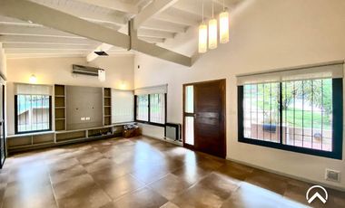 Alquiler. Casa en Country Club Chumamaya, Villa de Merlo.