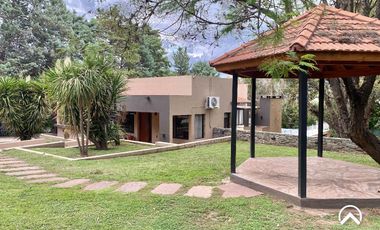 Alquiler. Casa en Country Club Chumamaya, Villa de Merlo.