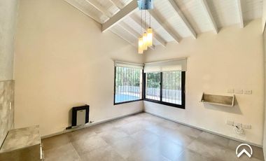 Alquiler. Casa en Country Club Chumamaya, Villa de Merlo.