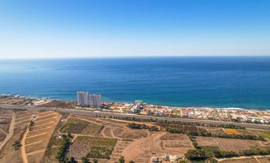TERRENO CON VISTA AL MAR.