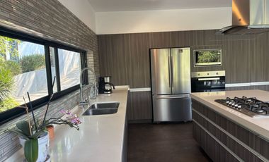 Venta de Casa en Fraccionamiento Hacienda de Valle Escondido, Atizapan