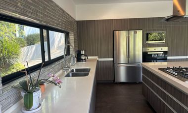 Venta de Casa en Fraccionamiento Hacienda de Valle Escondido, Atizapan