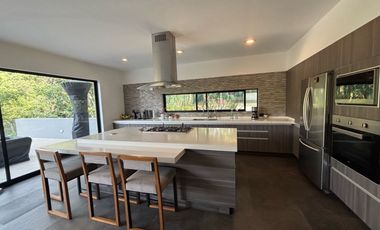 Venta de Casa en Fraccionamiento Hacienda de Valle Escondido, Atizapan