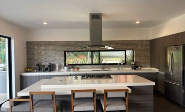 Venta de Casa en Fraccionamiento Hacienda de Valle Escondido, Atizapan