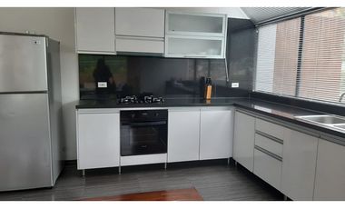 Apartamento dúplex con terrazas para arriendo en Santa Bárbara Alta