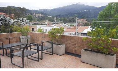 Apartamento dúplex con terrazas para arriendo en Santa Bárbara Alta