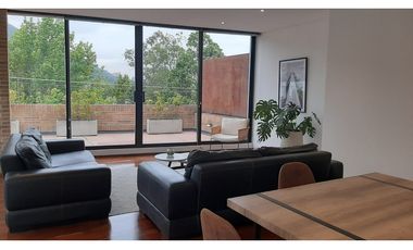 Apartamento dúplex con terrazas para arriendo en Santa Bárbara Alta