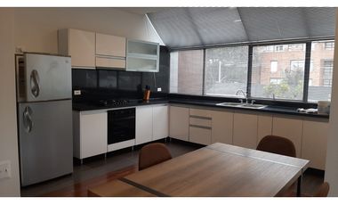 Apartamento dúplex con terrazas para arriendo en Santa Bárbara Alta