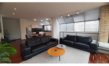 Apartamento dúplex con terrazas para arriendo en Santa Bárbara Alta